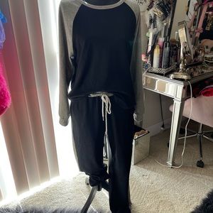 Black and grey athleisure wear outfit
